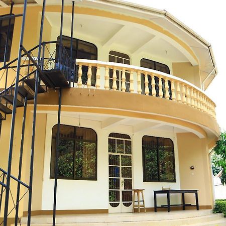 Mama Thea Homes Моши Екстериор снимка